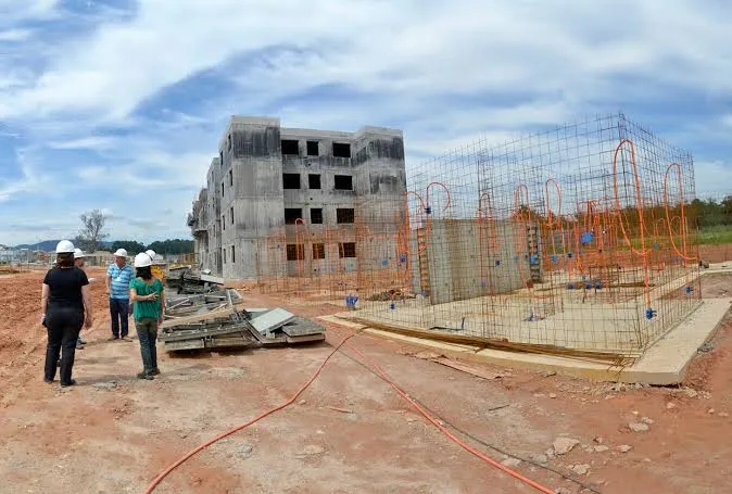 Moradia e Desenvolvimento: O Impacto dos Projetos Habitacionais no Rio
