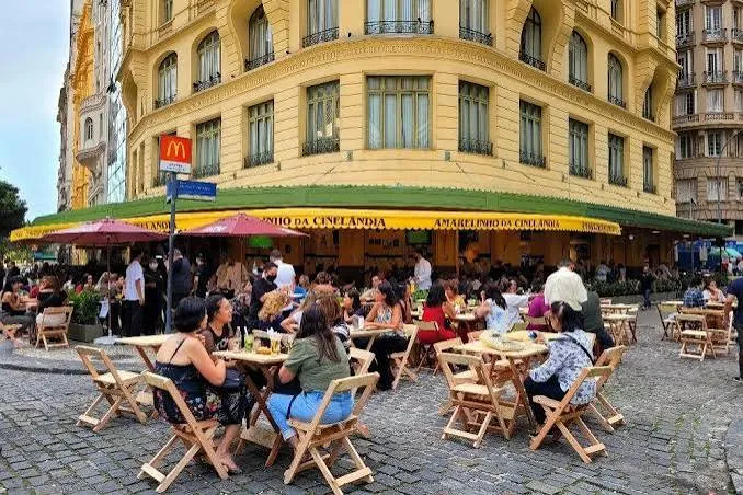  Bares centenários no Centro para beber, comer e viver história ao som de samba e chope