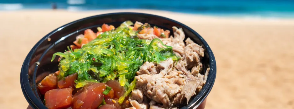 5 quiosques para saborear um poke na orla carioca