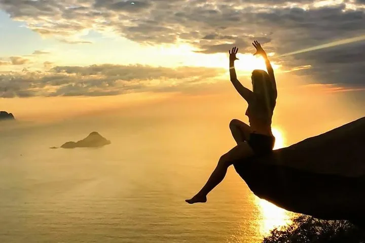 Nascer do sol na Pedra do Telégrafo reúne visitantes antes do amanhecer