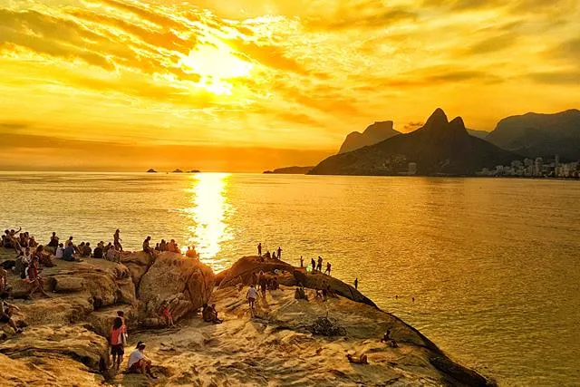 Pedra do Arpoador: pôr do sol que virou tradição