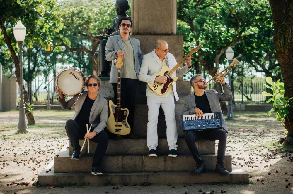 O violão da mãe, a força do Rio: Marcos Luz transforma vida em música